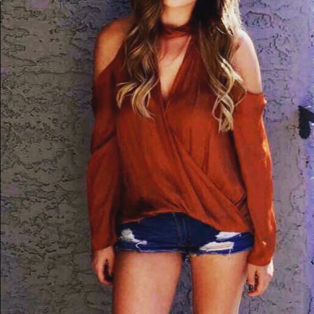 LUSH - Open shoulder blouse